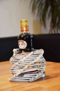 Flaschenhalter aus Zeitung